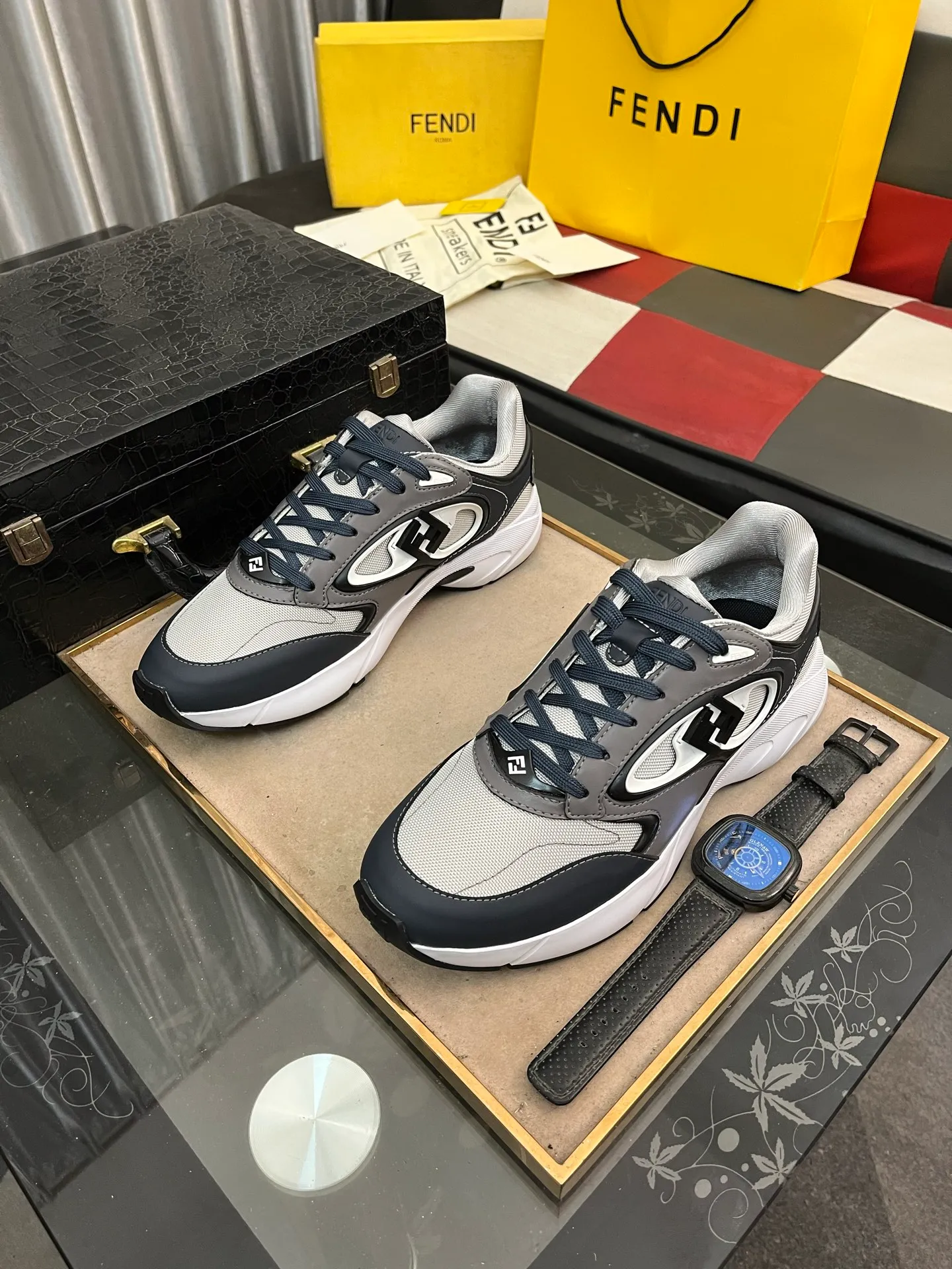 Men's Men's Shoes 💰760⌚️⌚️(Higher version) [Fendi] Fendi's latest casual shoes for men! Available at counters simultaneously! A one-to-one replica of the original. Made entirely of imported top-grain calfskin, the interior is made of top-grain water-dyed cowhide, and the original factory-supplied rubber outsole. Leading new fashion concepts. Matching code: 38-44. 45 can be customized and non-returnable! 3️⃣colors available